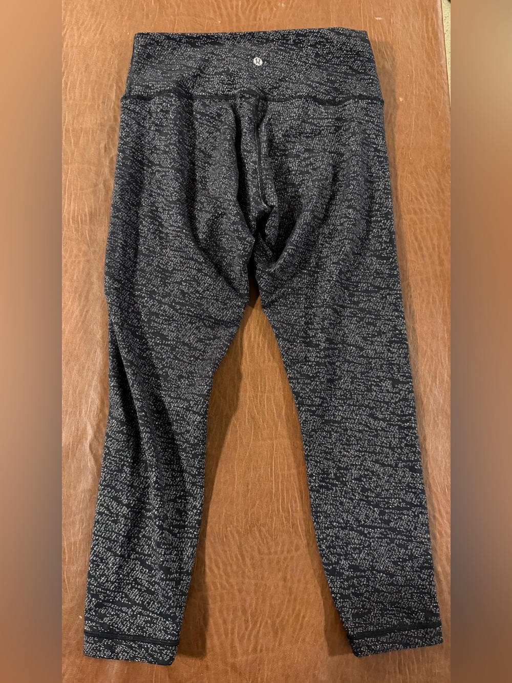 Lululemon women’s size 10 black heathered wunder under crop leggings yoga pants